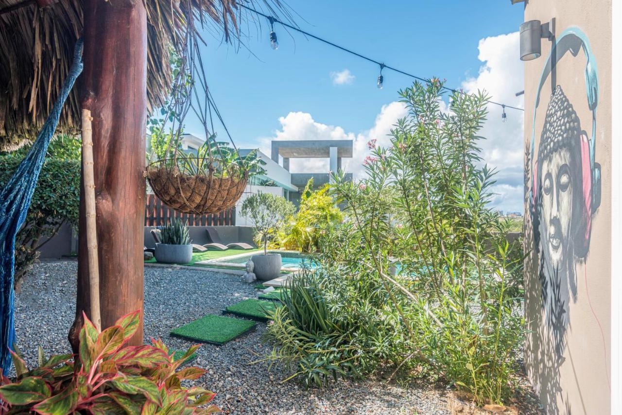 Lama Y Solo Unique Private Room Walking Distance To The Beach Palm Beach Exterior photo
