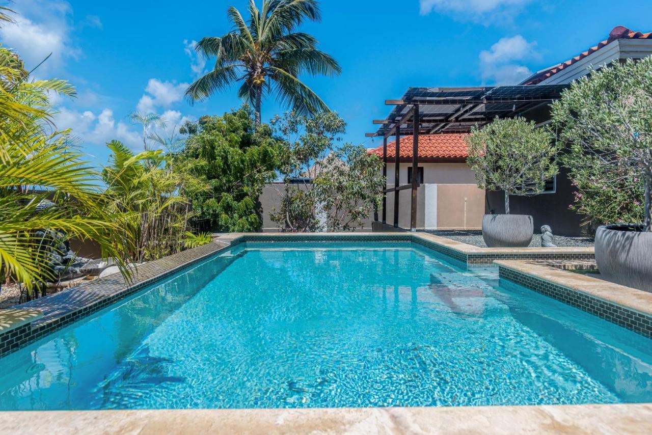 Lama Y Solo Unique Private Room Walking Distance To The Beach Palm Beach Exterior photo